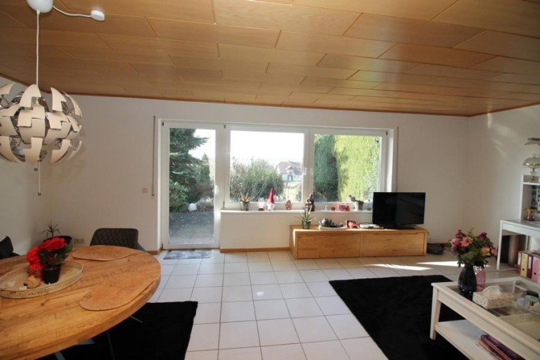 Wohn- / Esszimmer Urbach Terrassenwohnung 53617 Urbach - Ruhige Erdgeschosswohnung mit sch�nem Ausblick!