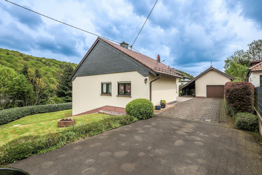 Hofeinfahrt Einfamilienhaus Windhagen