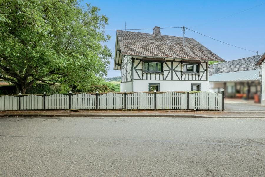 Stra�enansicht Einfamilienhaus Windhagen