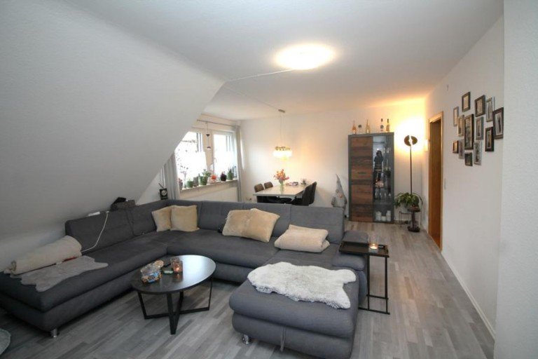 Wohn-/ Esszimmer Neustadt (Wied) Dachgeschosswohnung 53577 Neustadt (Wied) - 3 Zimmer Wohnung ruhig und doch zentral!