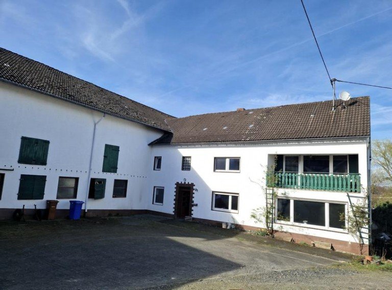 Hofansicht Asbach Bauernhaus 53567 Asbach - Bauernhof mit Stallungen