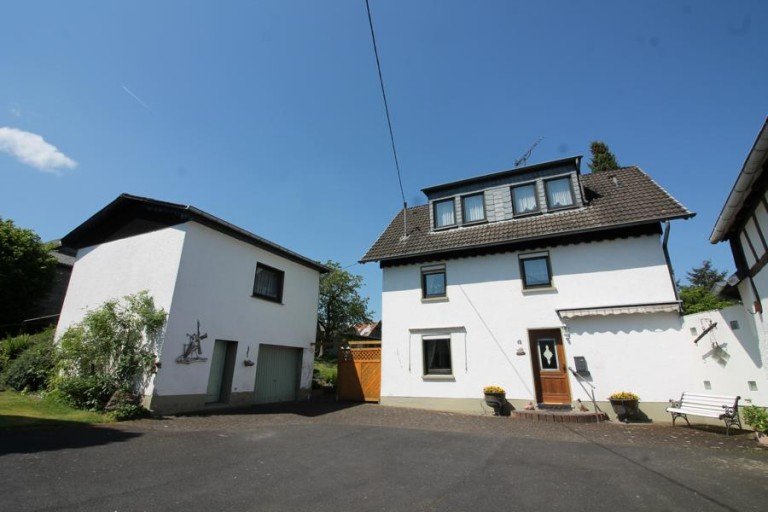 Frontansicht Breitscheid Einfamilienhaus 53547 Breitscheid - Kleines Einfamilienhaus mit gro�em Grundst�ck!